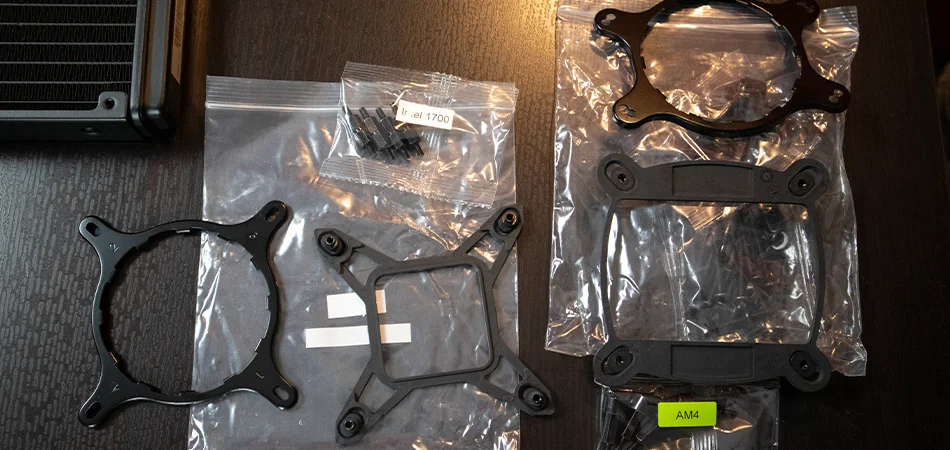 Brackets o kit de montaje de un sistema de refrigeración para PC